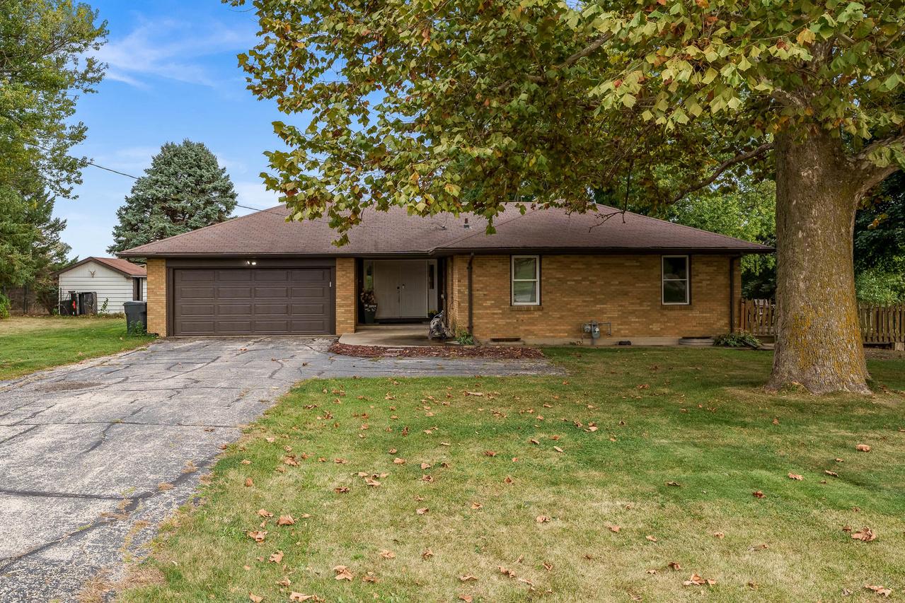 5553 Mulford Rd., Monroe Center, IL 61052