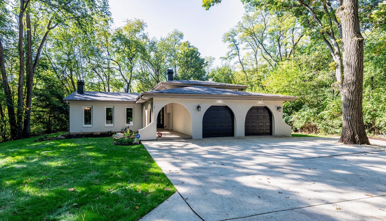 21W405 Walnut Rd., Glen Ellyn, IL 60137