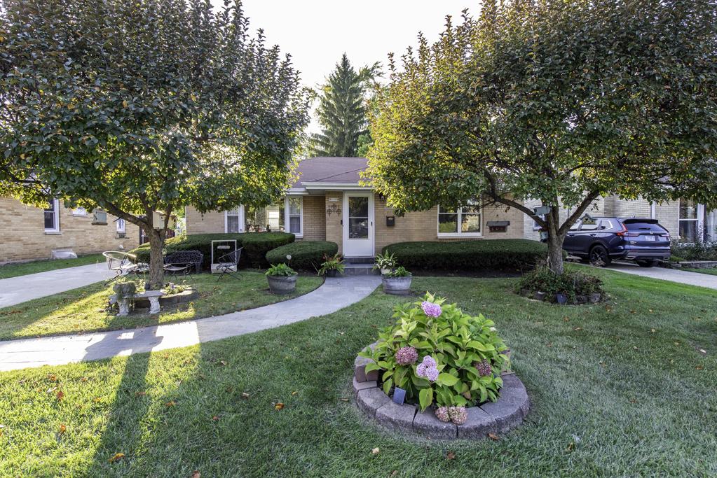 2232 Walnut St., Waukegan, IL 60087