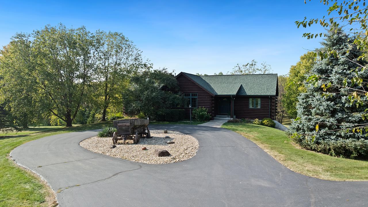 5810 W Lightsville Rd., Leaf River, IL 61047