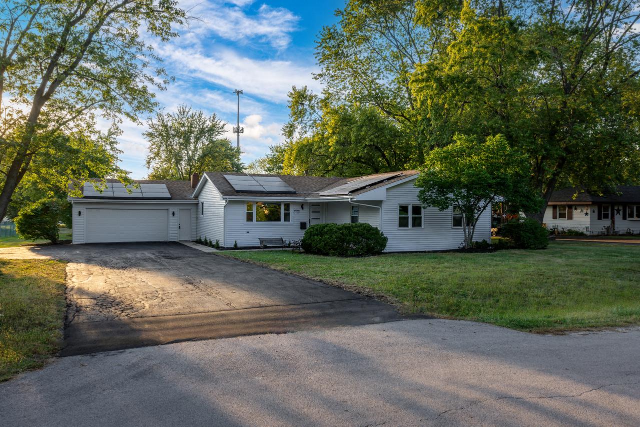 2421 Lockner Blvd., Joliet, IL 60431