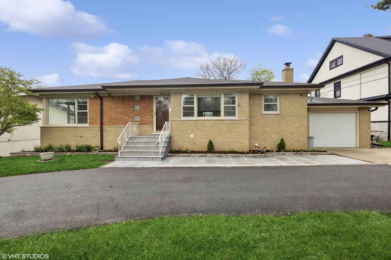 932 60th Pl., Downers Grove, IL 60516