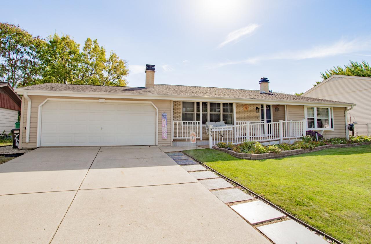 535 Estate Dr., Buffalo Grove, IL 60089