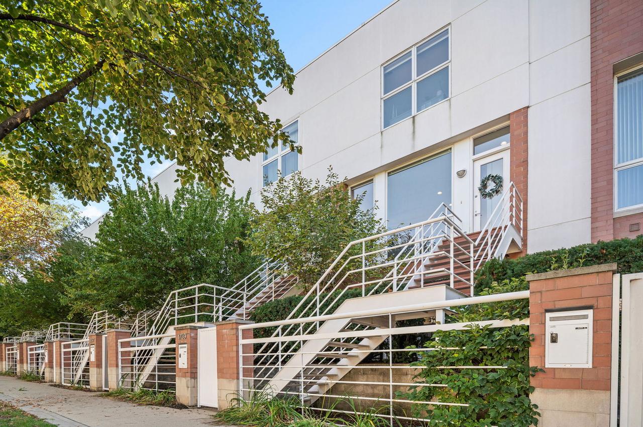 1759 W Wellington Ave., Chicago, IL 60657