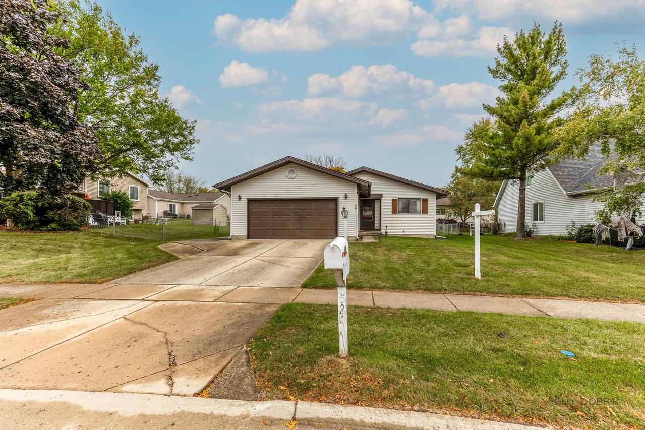 520 Dana Ln., Streamwood, IL 60107