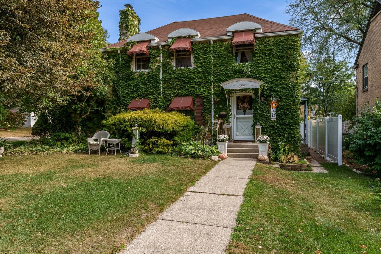 233 N Calvin Park Blvd., Rockford, IL 61107