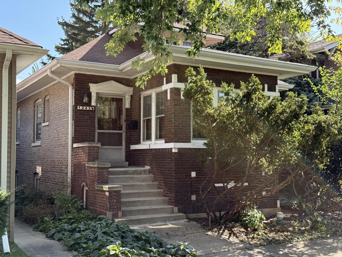 1243 Elmwood Ave., Berwyn, IL 60402