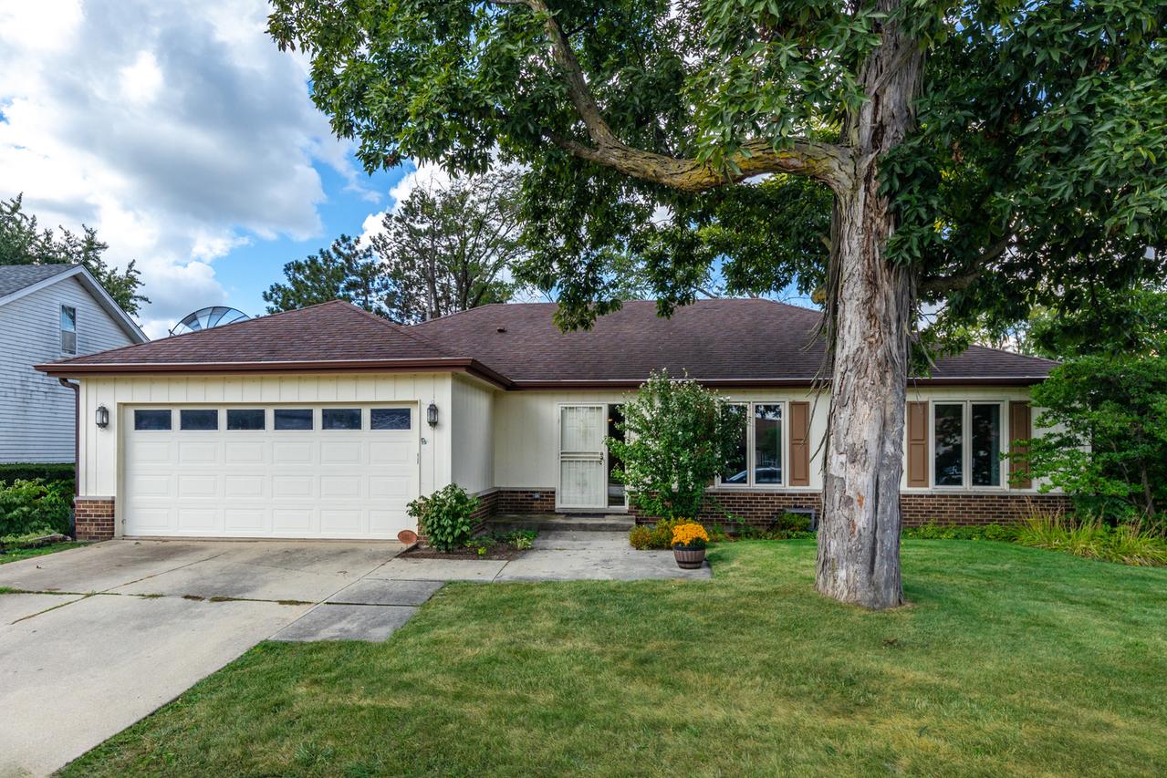 1505 Ranchview Dr., Naperville, IL 60565