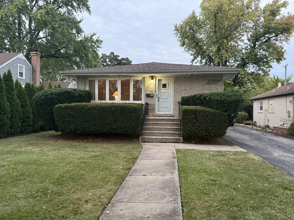 517 Grove Ave., Bensenville, IL 60106