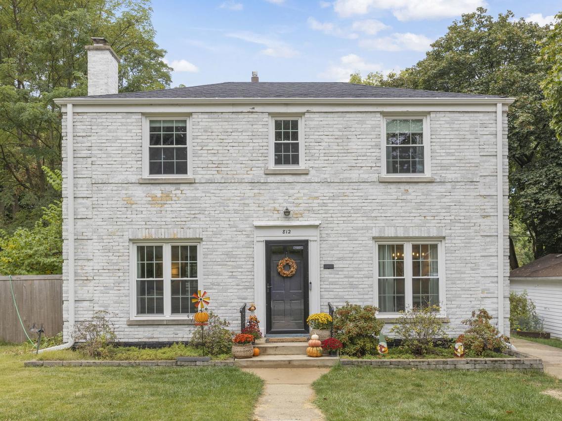 812 N President St., Wheaton, IL 60187
