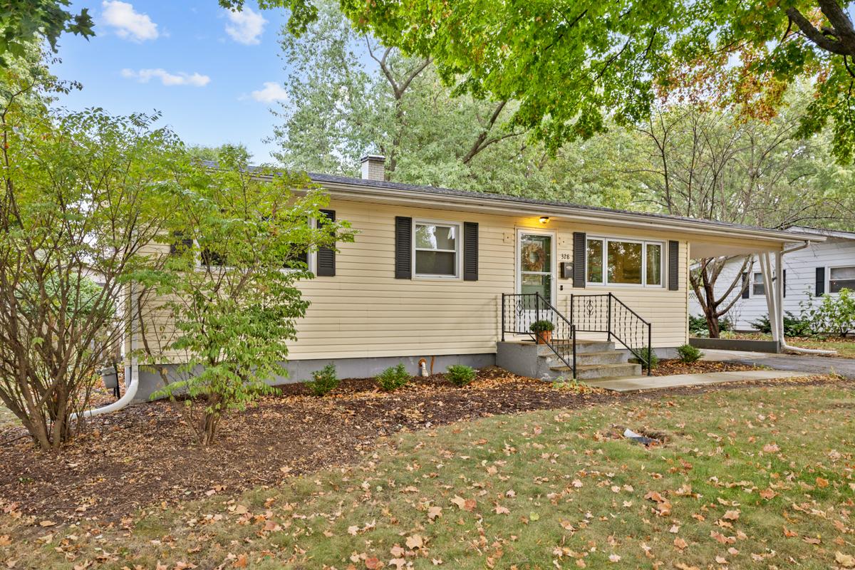 328 S 14th St., St. Charles, IL 60174