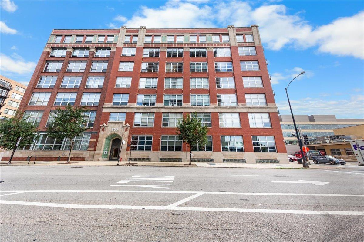 333 S Desplaines St. #301, Chicago, IL 60661