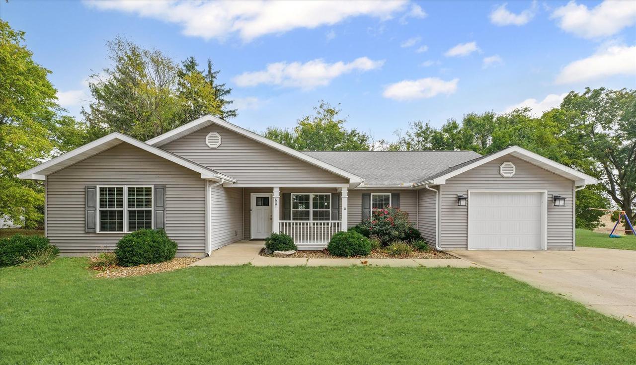 601 Curtis Rd., Ogden, IL 61859