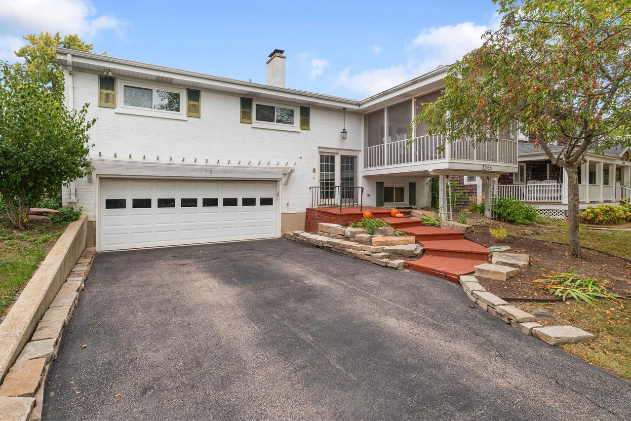 21056 W Sylvan Dr., Mundelein, IL 60060