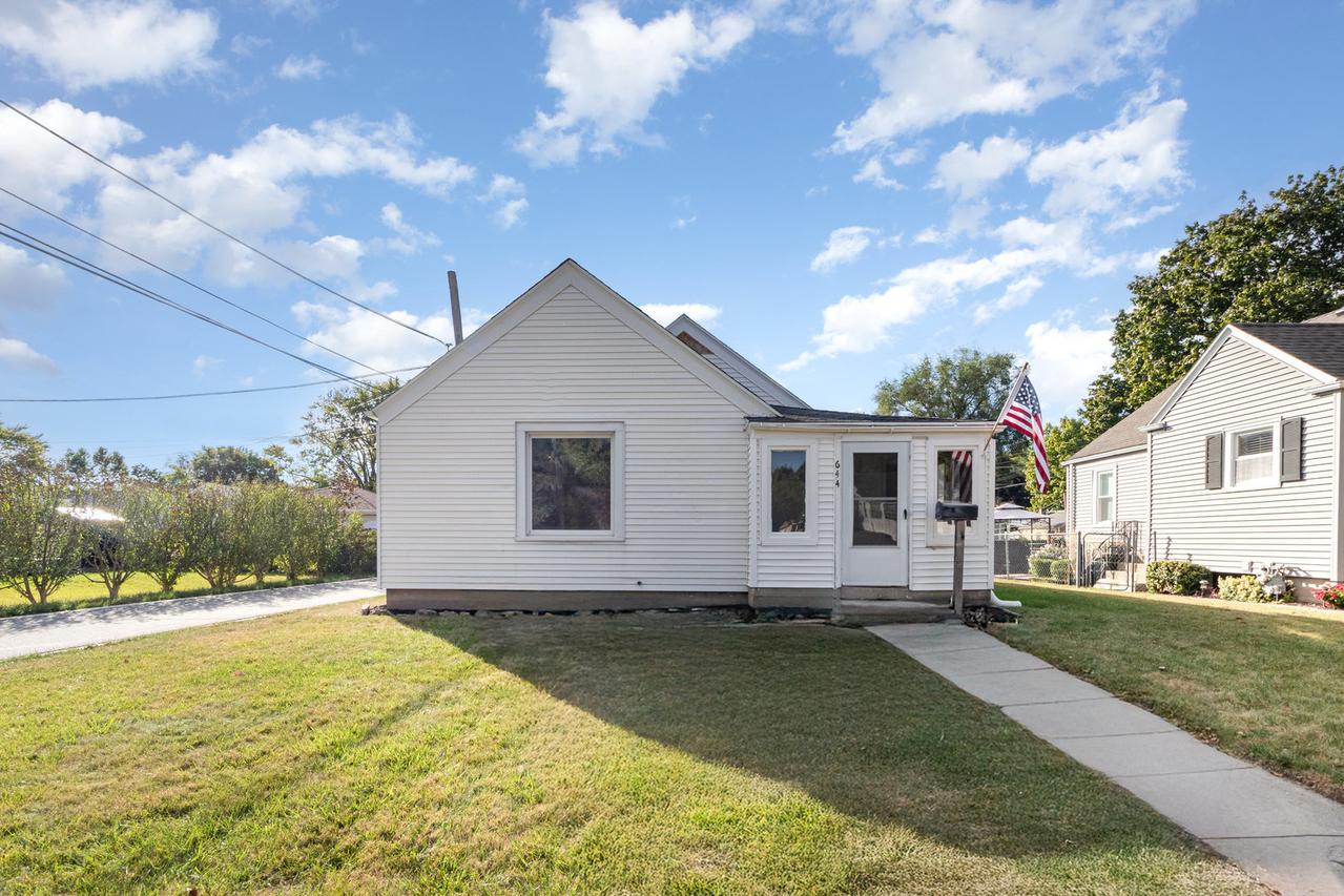 644 Lavoie Ave., Elgin, IL 60120