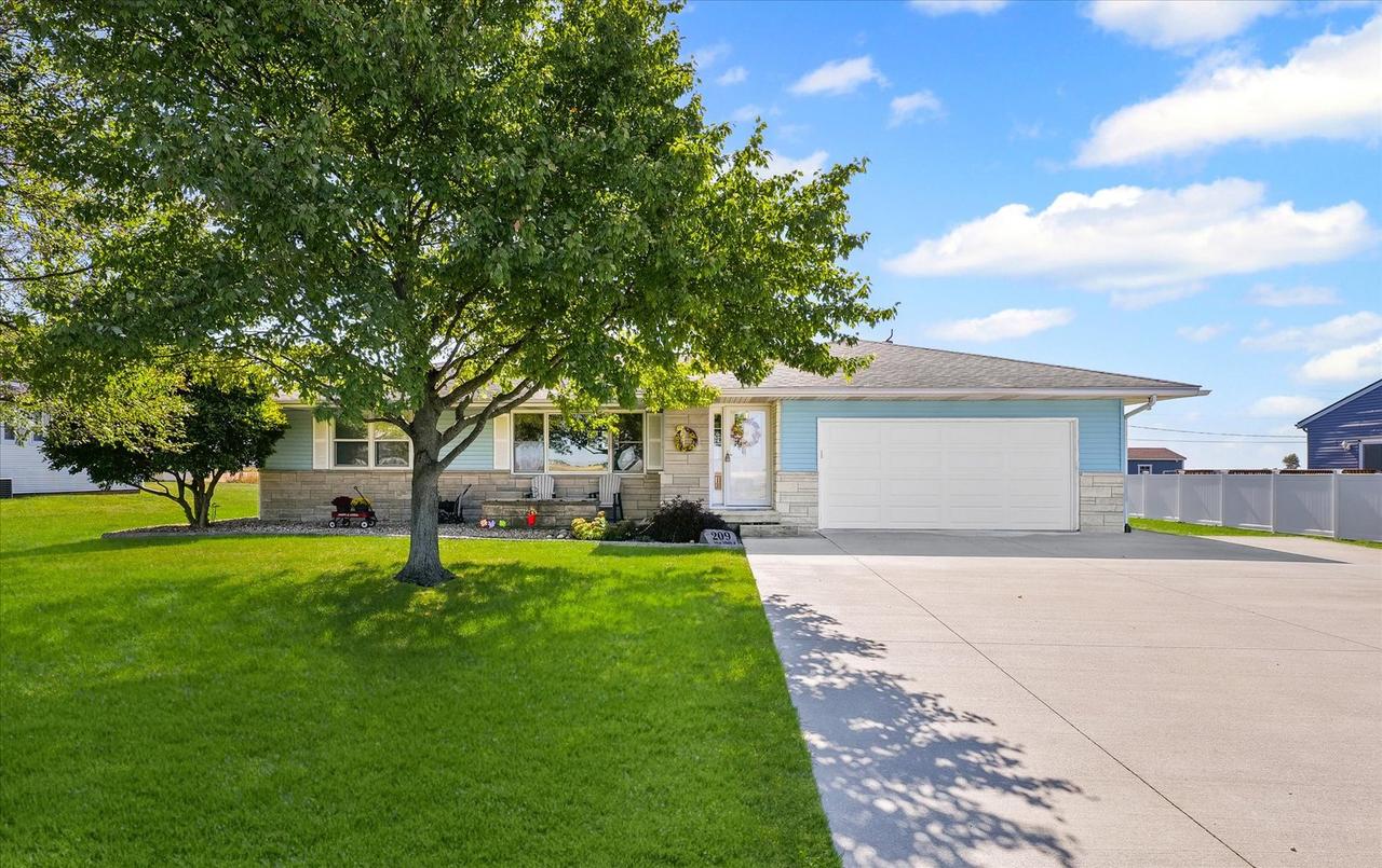209 W Main St., Royal, IL 61871