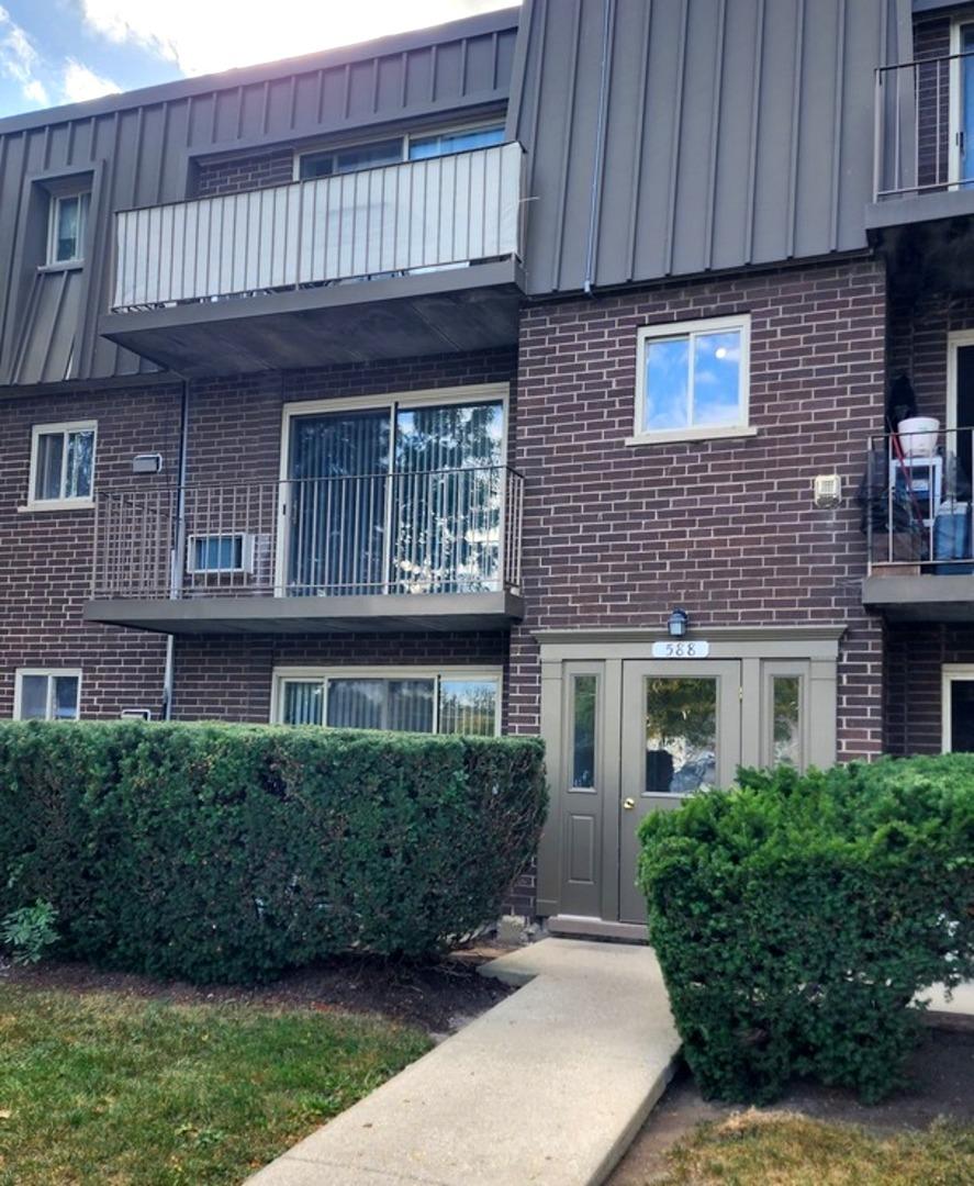 588 Fairway View Dr. #2E, Wheeling, IL 60090