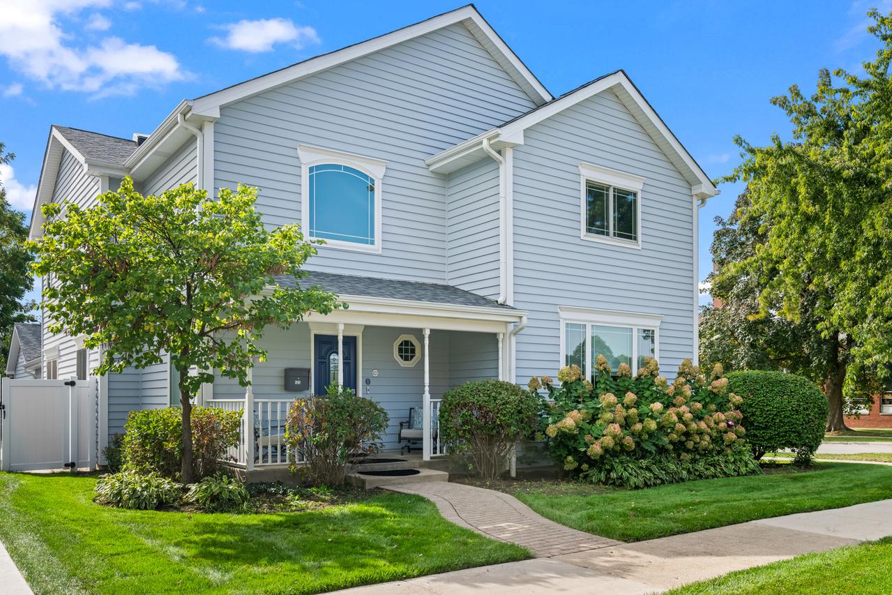 421 W Hawthorne St., Arlington Heights, IL 60004