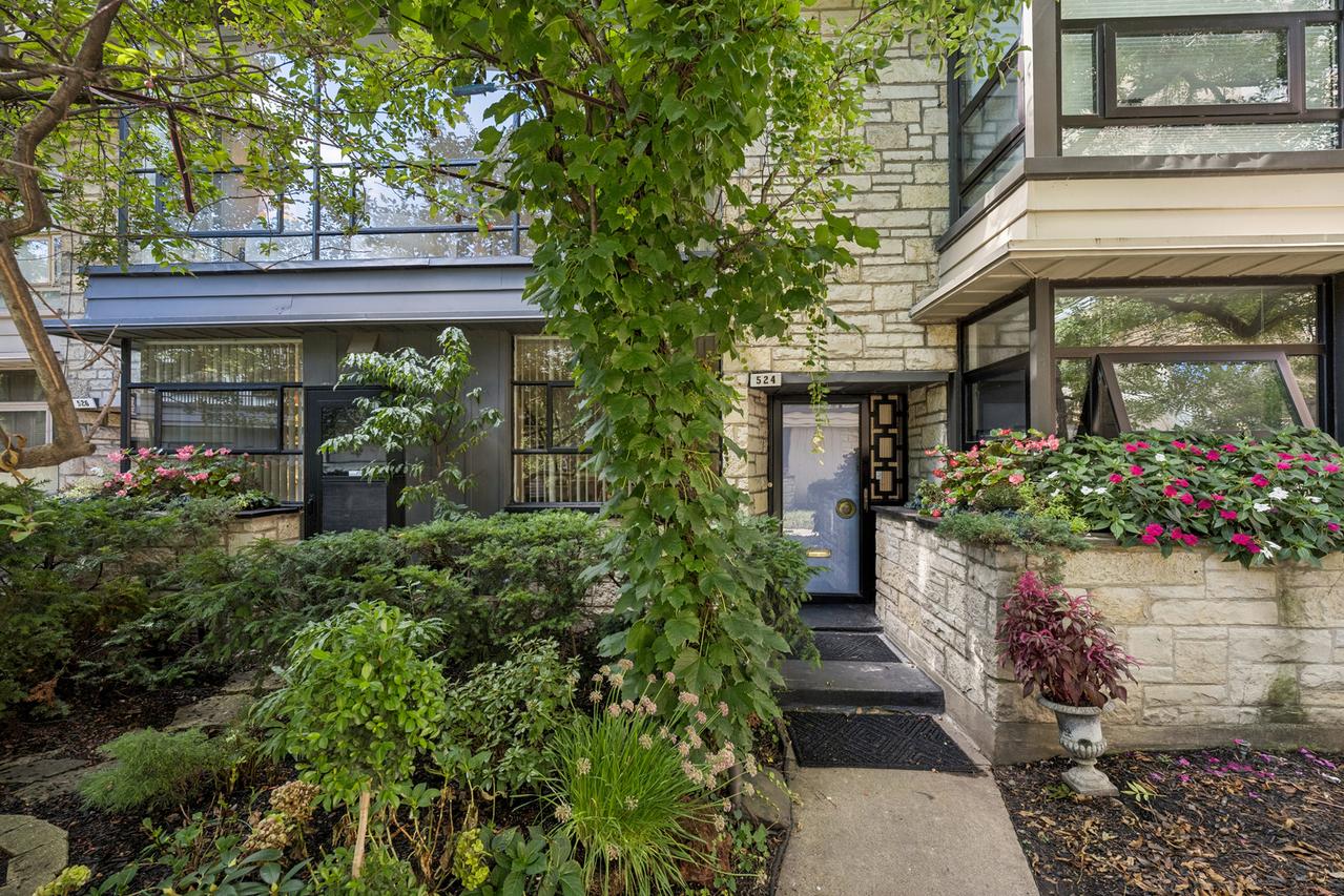 524 W Barry Ave., Chicago, IL 60657