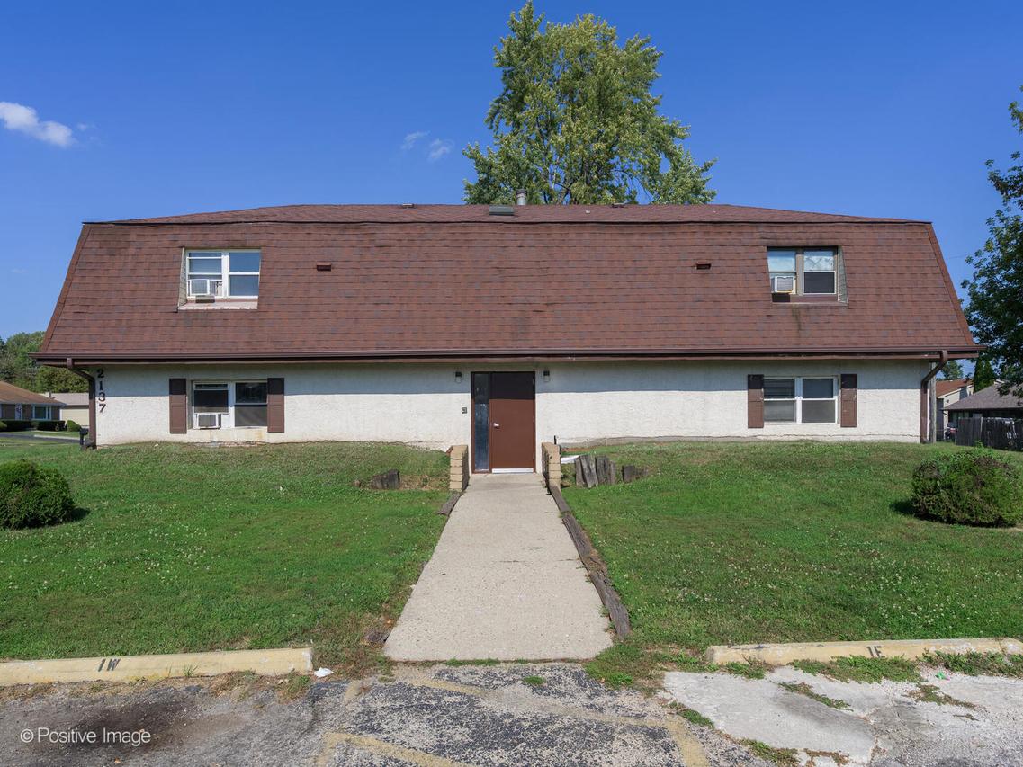 2137 Dickey Ave., North Chicago, IL 60064