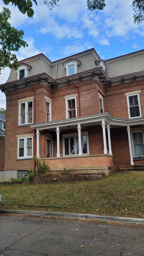 117 Tennyson Ct., Elgin, IL 60120