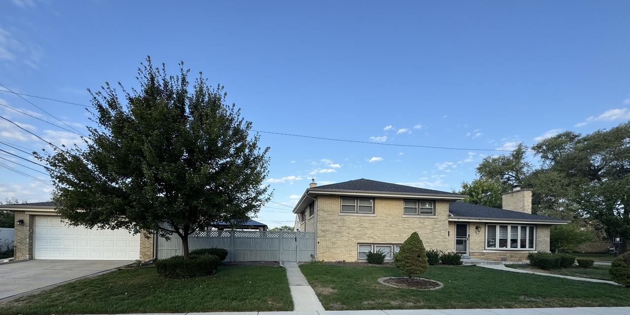 5501 Mulford St., Skokie, IL 60077