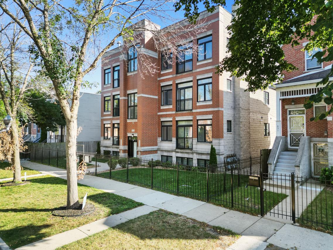 633 E Bowen Ave. #1E, Chicago, IL 60653