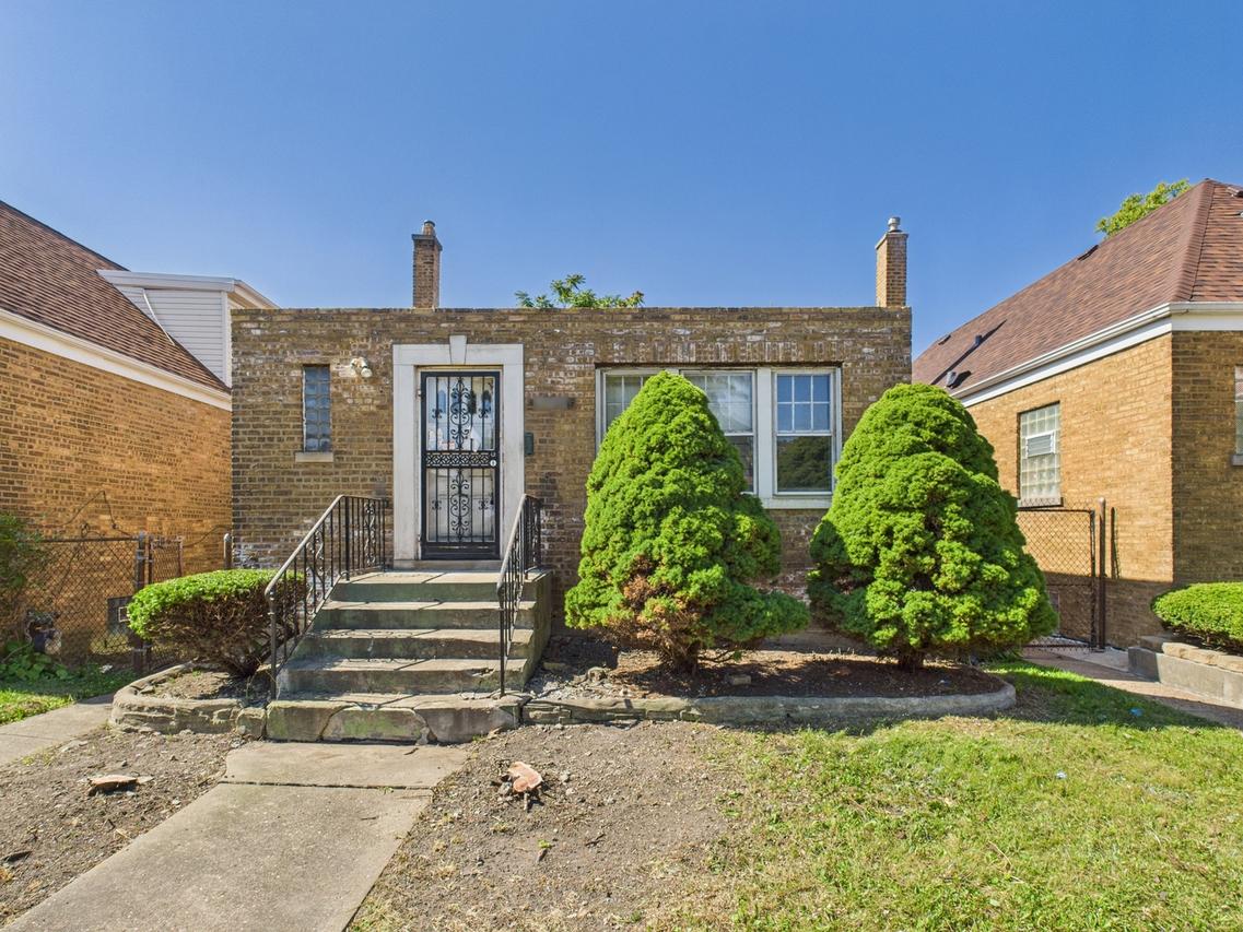 9832 S Calumet Ave., Chicago, IL 60628