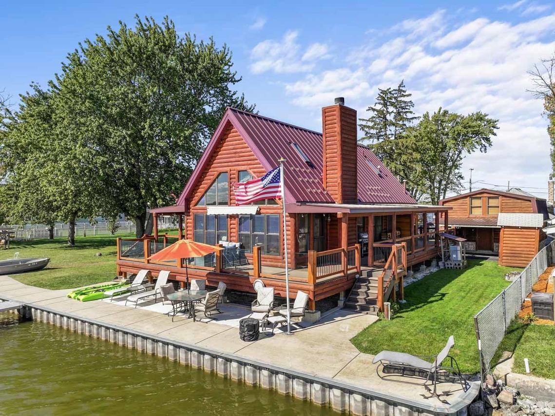 177 Eagle Point Rd., Fox Lake, IL 60020