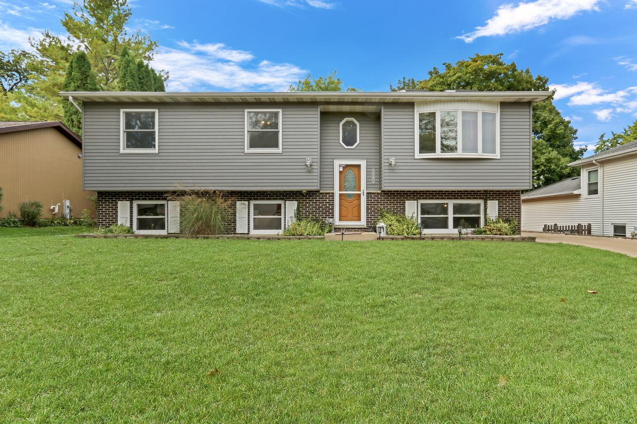 18 Sheehan Dr., Lake Villa, IL 60046