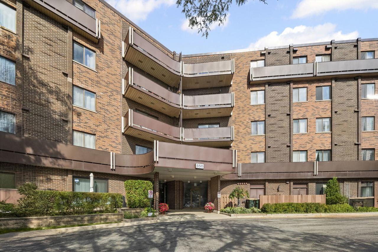 850 Wellington Ave. #311, Elk Grove Village, IL 60007