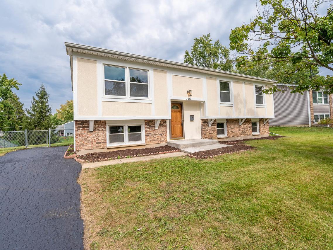 3012 Scenicwood Ln., Woodridge, IL 60517