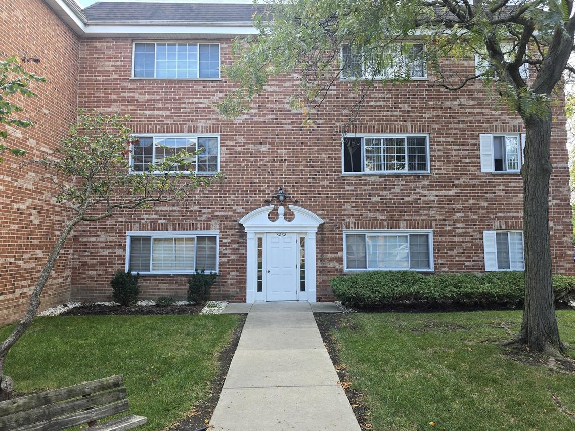 6882 W Touhy Ave. #D, Niles, IL 60714