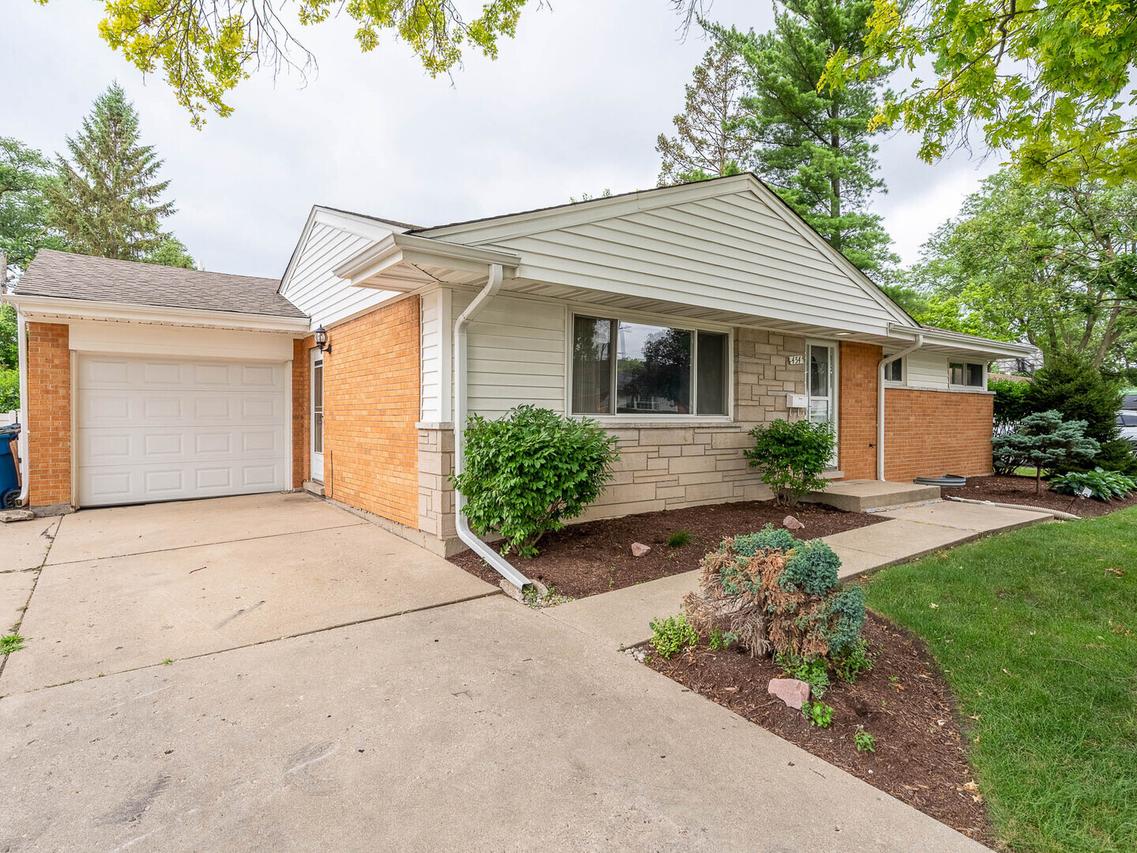 454 E Park Ave., Elmhurst, IL 60126