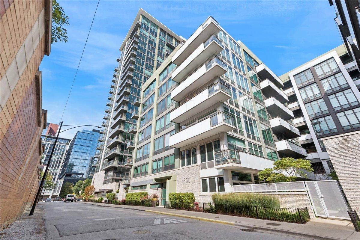 660 W Wayman St. #302B, Chicago, IL 60661