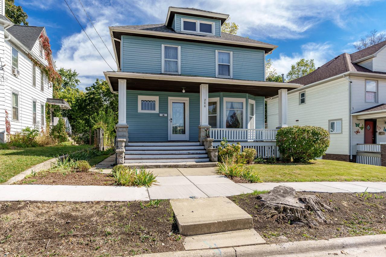 206 12th St., Rockford, IL 61104