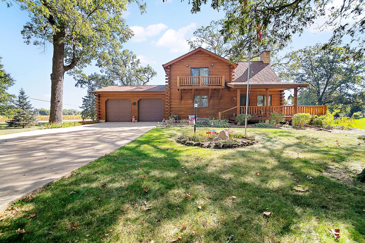 3527 S Wayne Ave., St. Anne, IL 60964