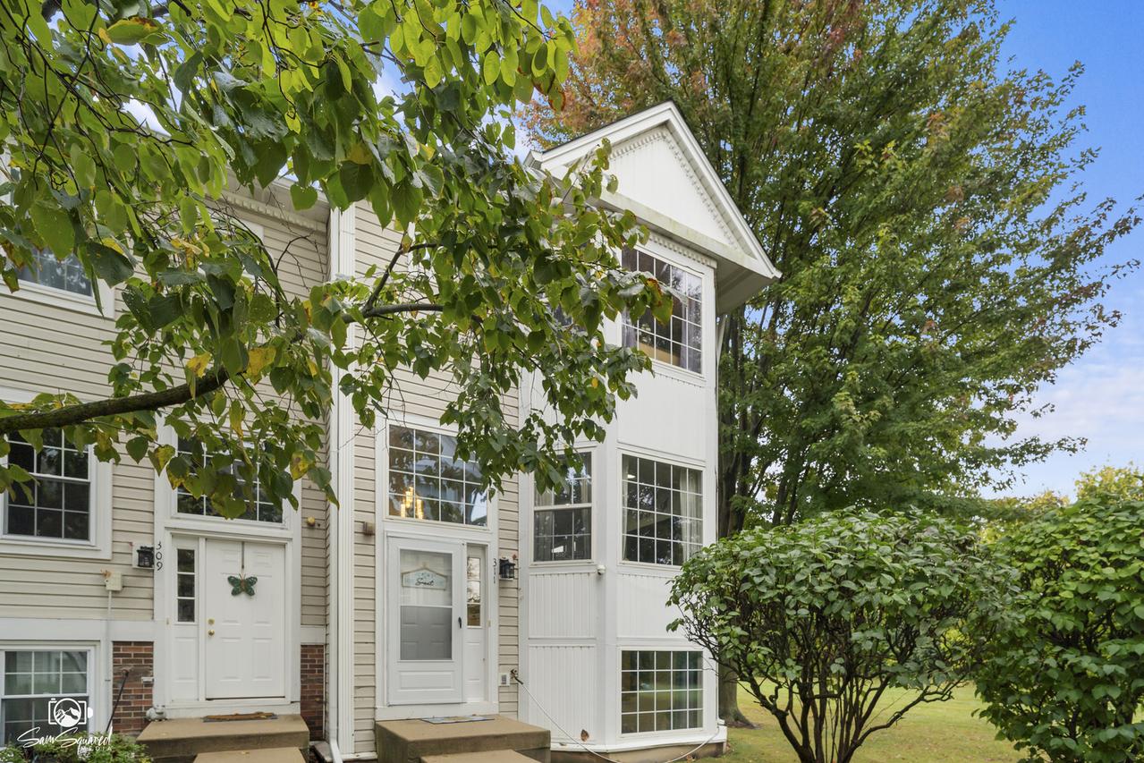 311 Hidden Creek Ln., North Aurora, IL 60542
