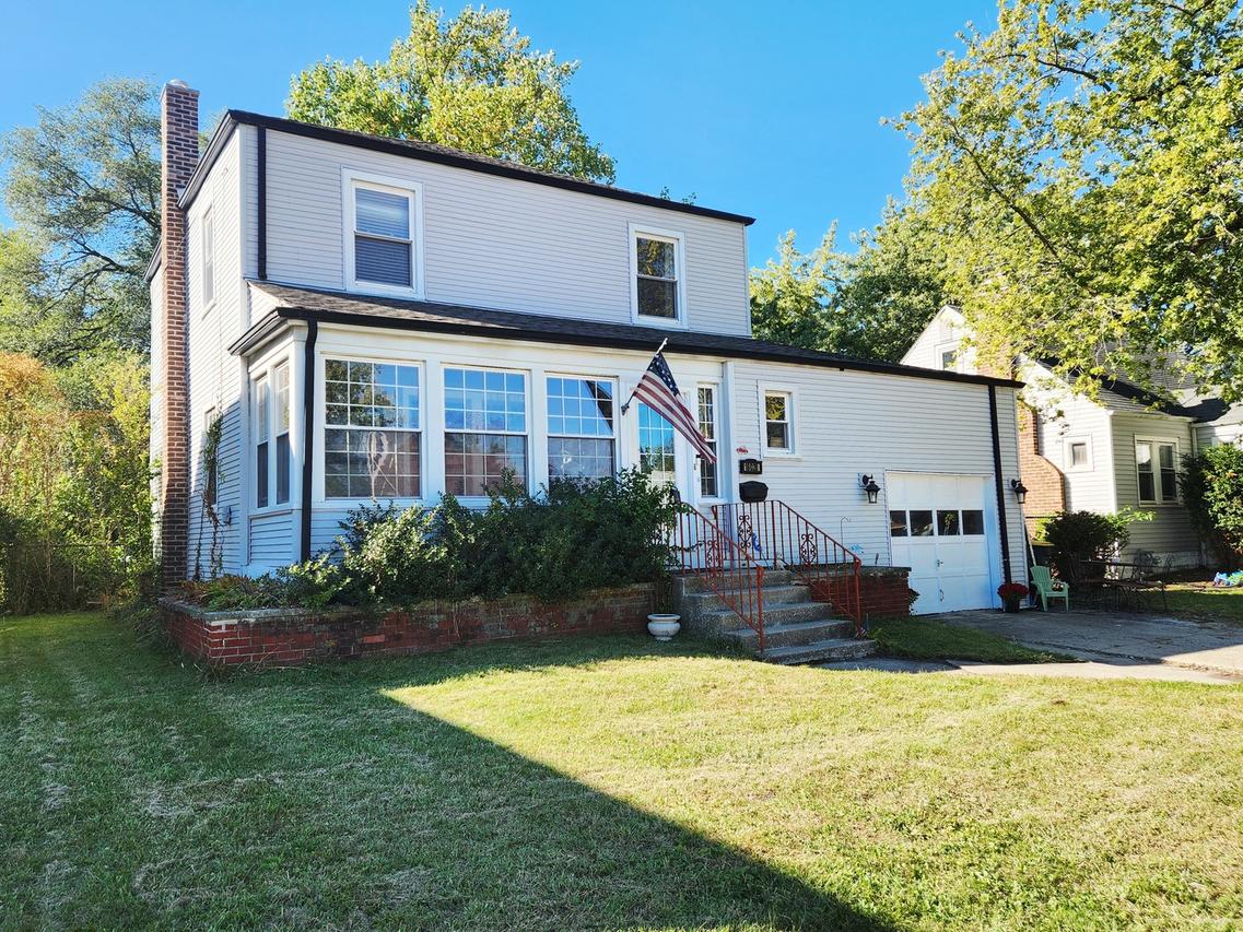 18028 Burnham Ave., Lansing, IL 60438