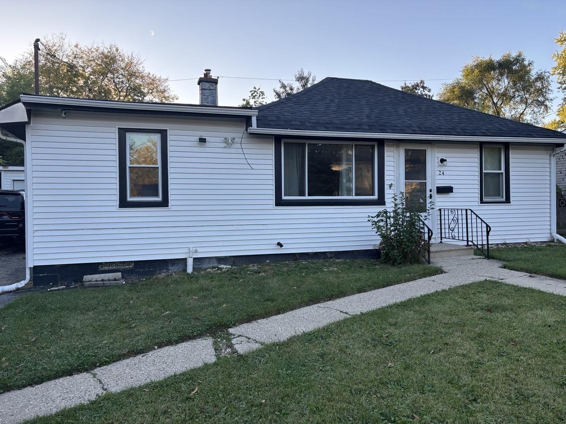 24 Washington Ter., Waukegan, IL 60085