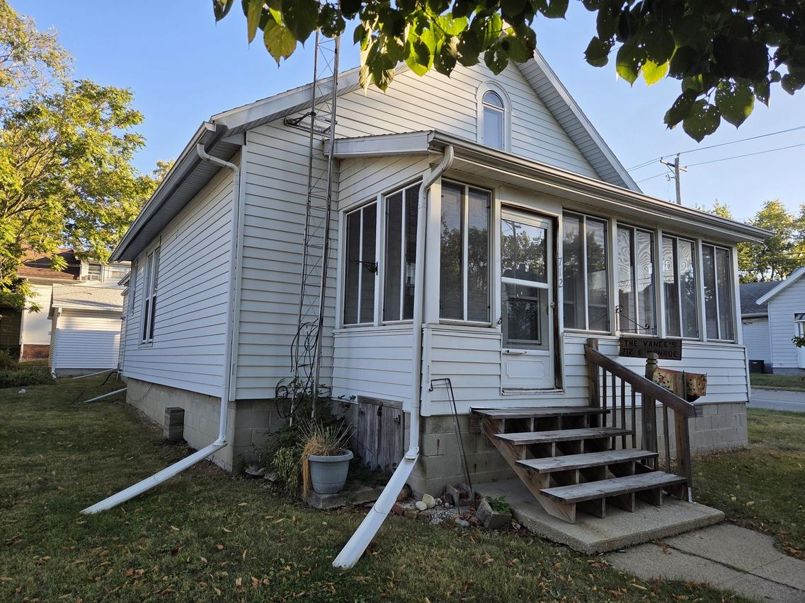 712 E Monroe St., Bloomington, IL 61701