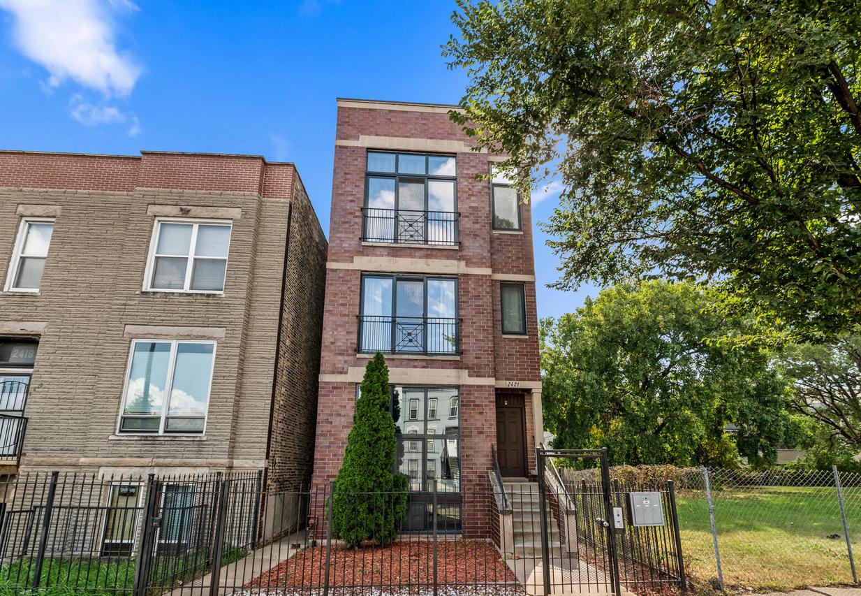 2421 W Warren Blvd. #3, Chicago, IL 60612