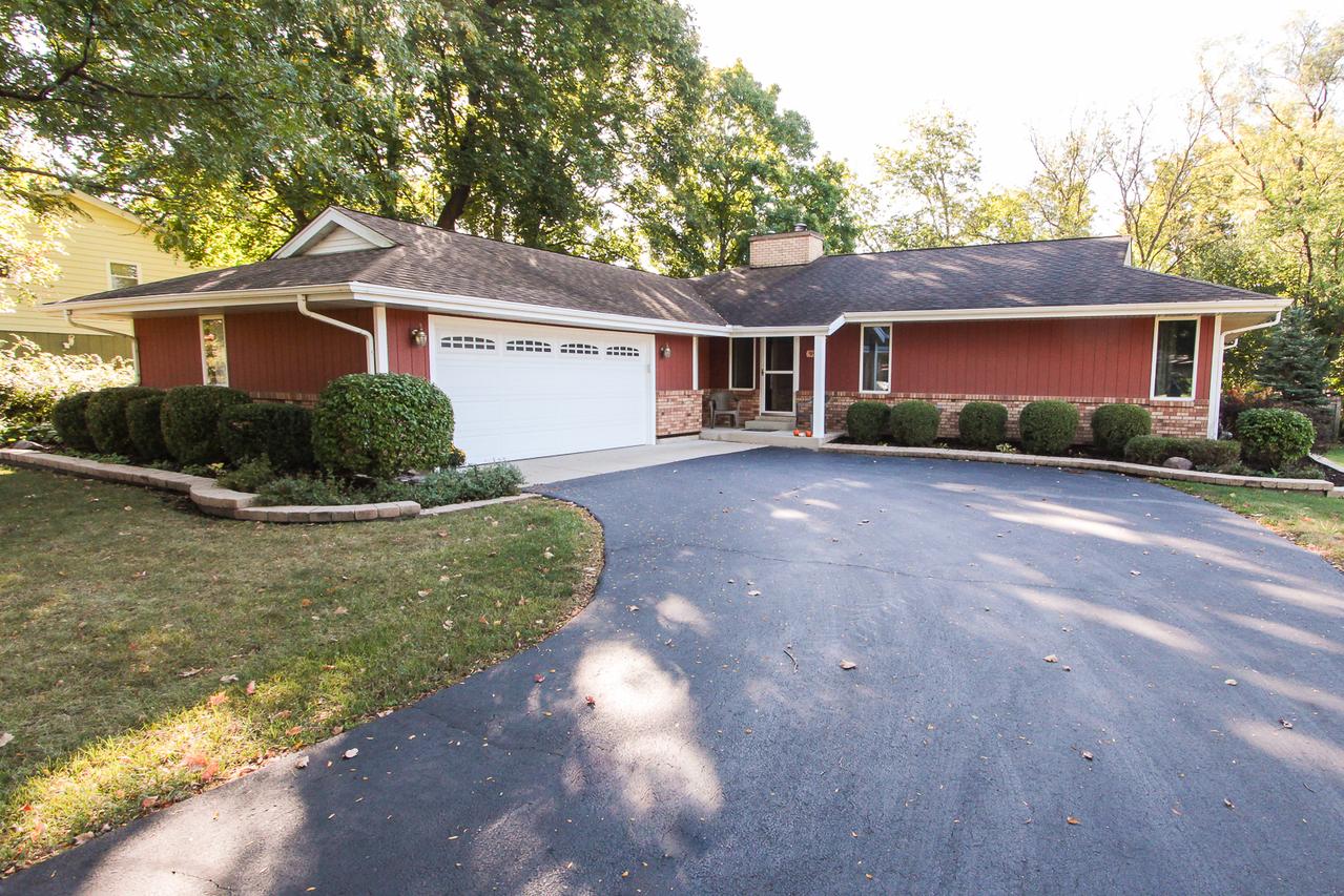 997 Meadow Ln., Elgin, IL 60123