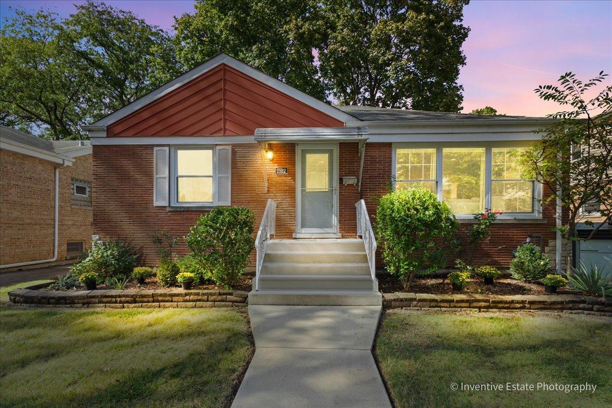 2522 S 6th Ave., North Riverside, IL 60546