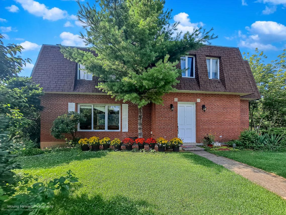 8428 Creekside Ln., Darien, IL 60561