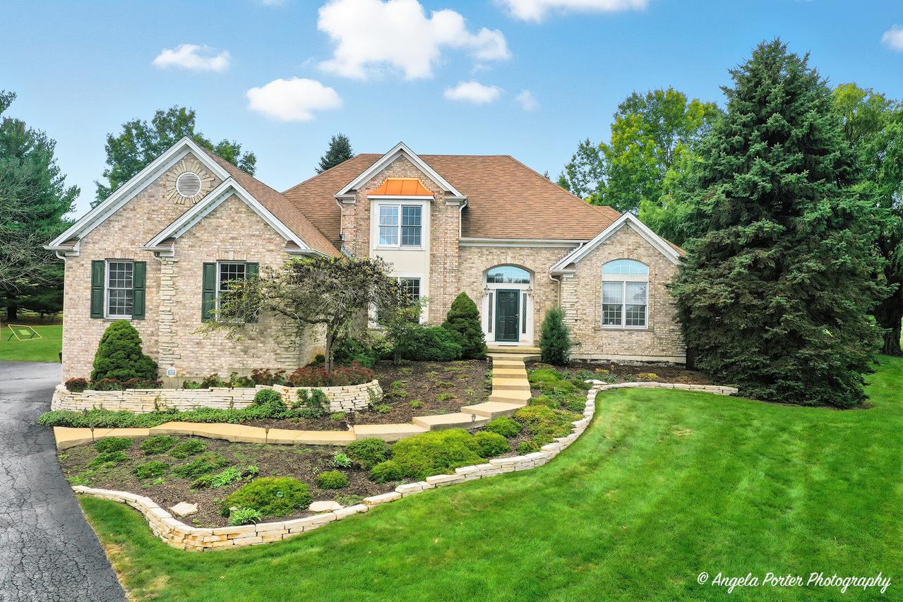 9 Bordeaux Ct., Oakwood Hills, IL 60013