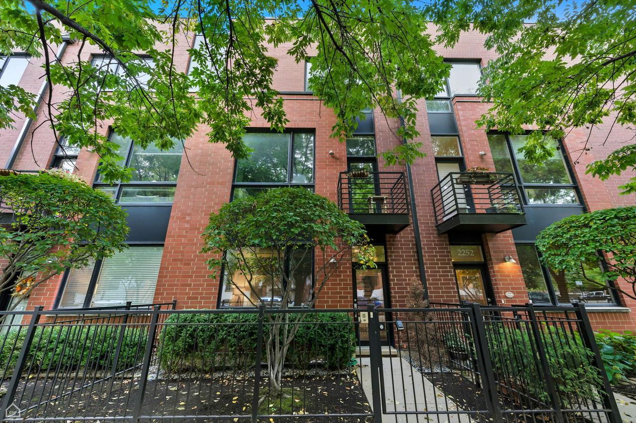 2254 W Wolfram St., Chicago, IL 60618