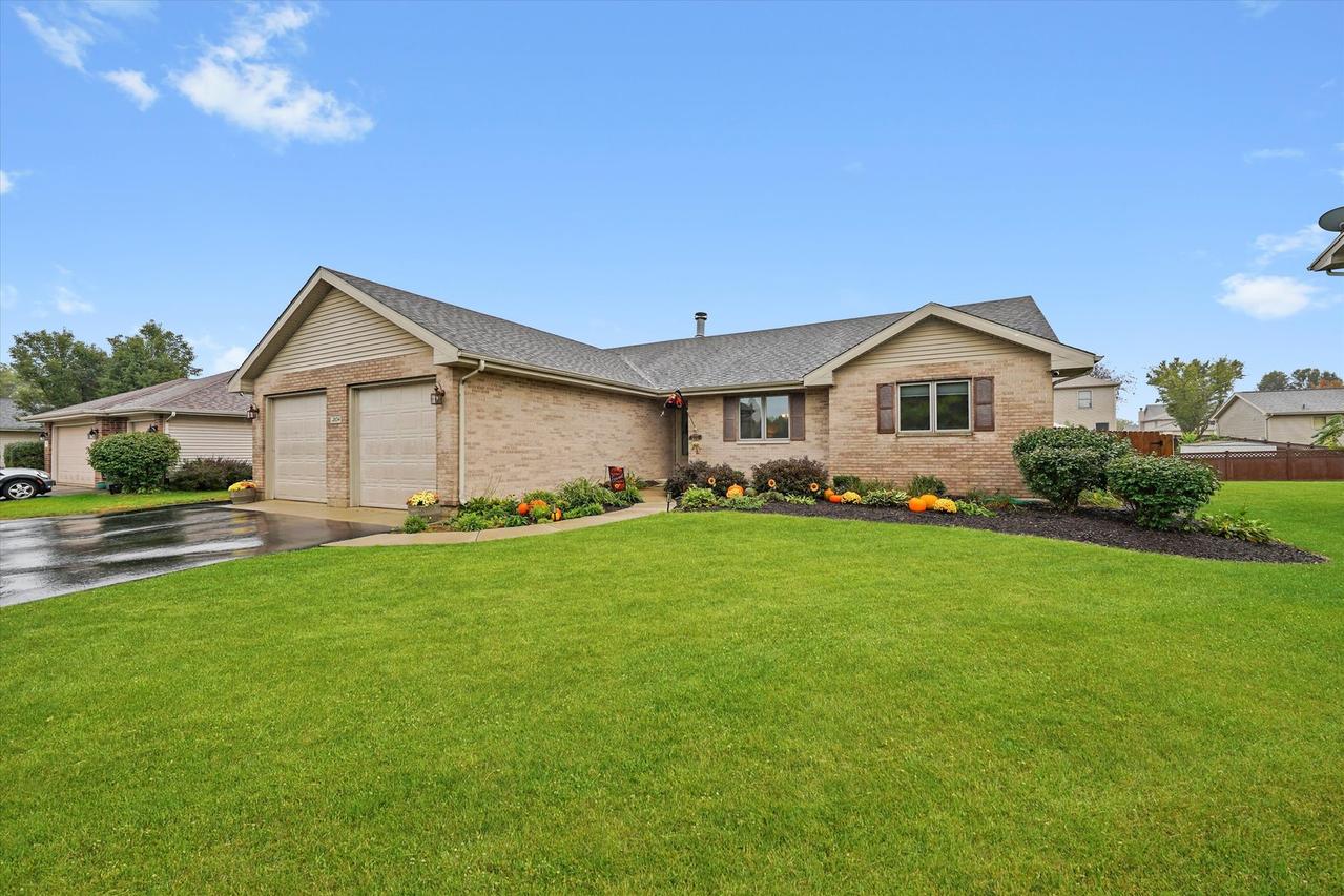 2834 Sharon Dr., New Lenox, IL 60451