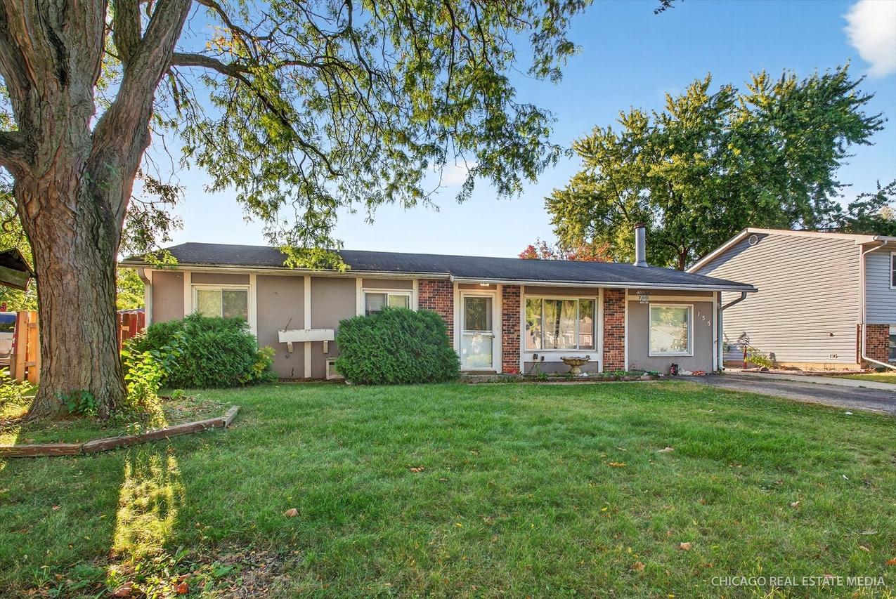 135 Springleaf Dr., Bolingbrook, IL 60440