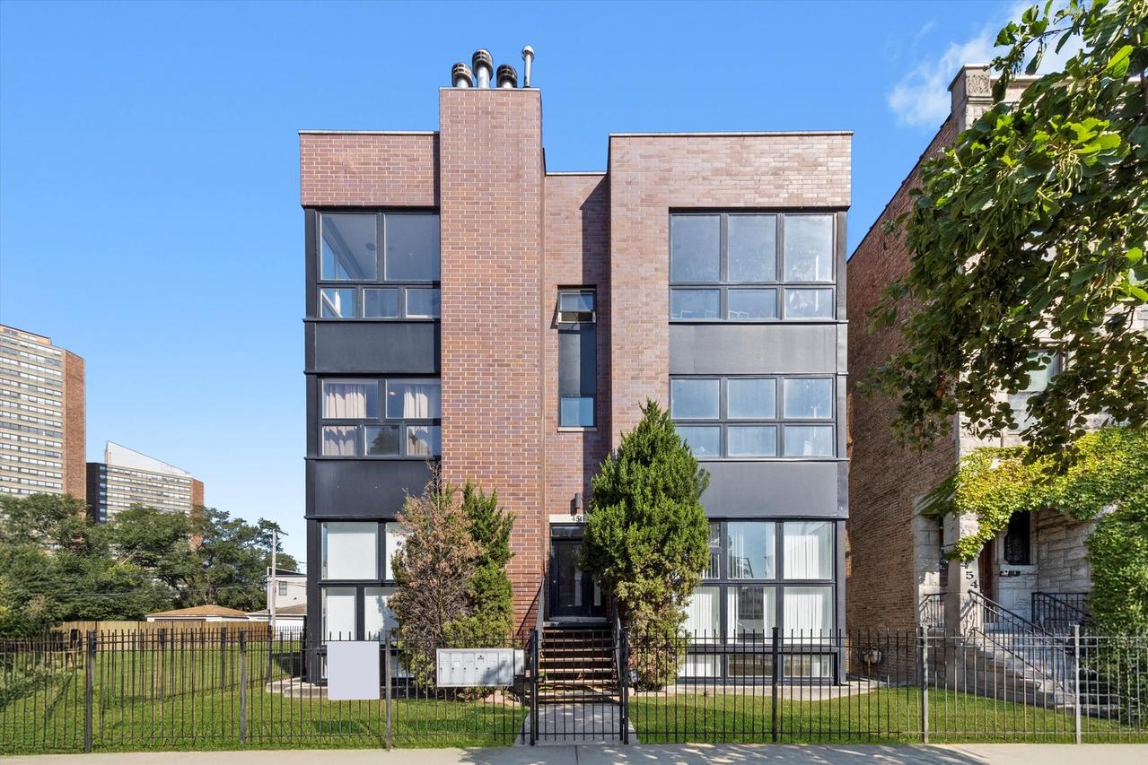 450 E Bowen Ave. #2W, Chicago, IL 60653
